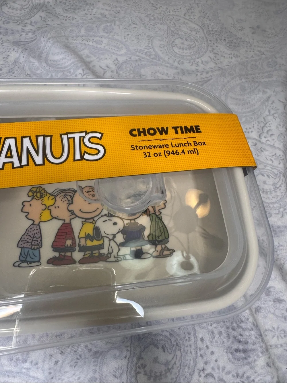 Peanuts Gang Chow Time Stoneware 32 oz Lunchbox with microwave steam release lid